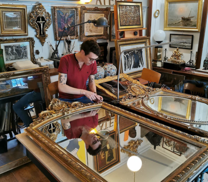 Augustin dans son atelier du 11ème arrondissement de Paris.