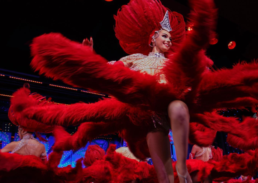 Valérie TANFIN, plumassier. Photo danseuses Moulin Rouge